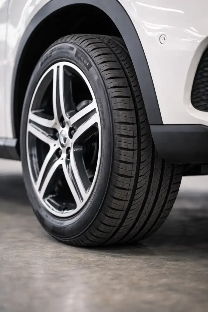 Cambio de Neumáticos Mercedes GLA en Valdebebas